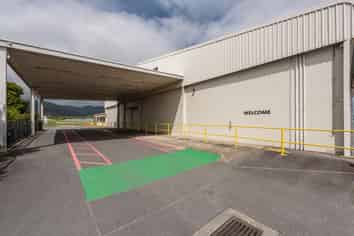 Kapiti Warehouse of scale
