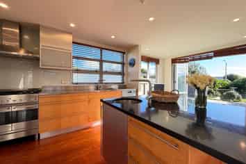16 Tireti Road, Titahi Bay