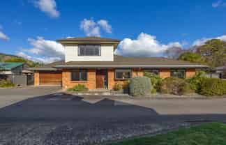 6 Koromiko Glen, Waikanae