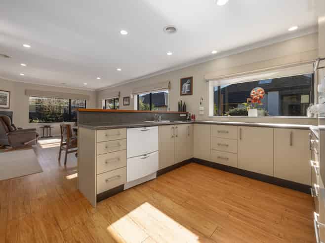 6 Koromiko Glen, Waikanae