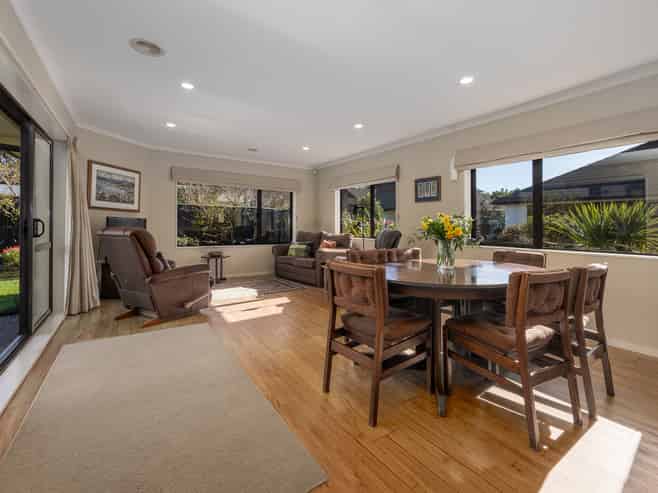 6 Koromiko Glen, Waikanae