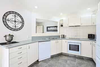 8/212 Grove Road, Mayfair