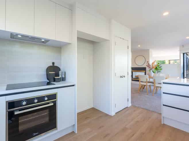 2/353 Glenfield Road, Glenfield