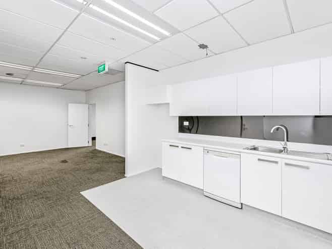10,567sqm High-Stud DC with Drive-Through