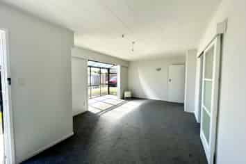 2/408 Southampton Street East, Akina