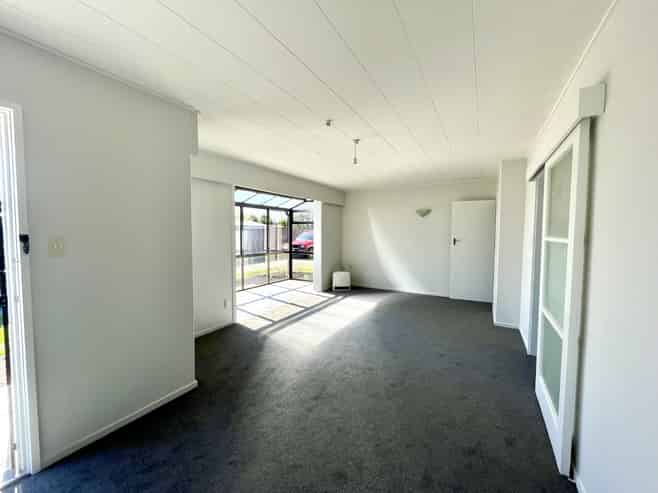 2/408 Southampton Street East, Akina