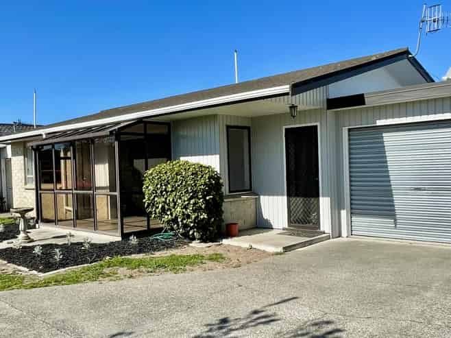 2/408 Southampton Street East, Akina