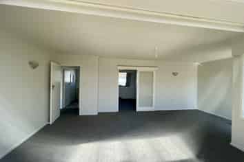 2/408 Southampton Street East, Akina