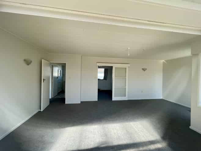2/408 Southampton Street East, Akina