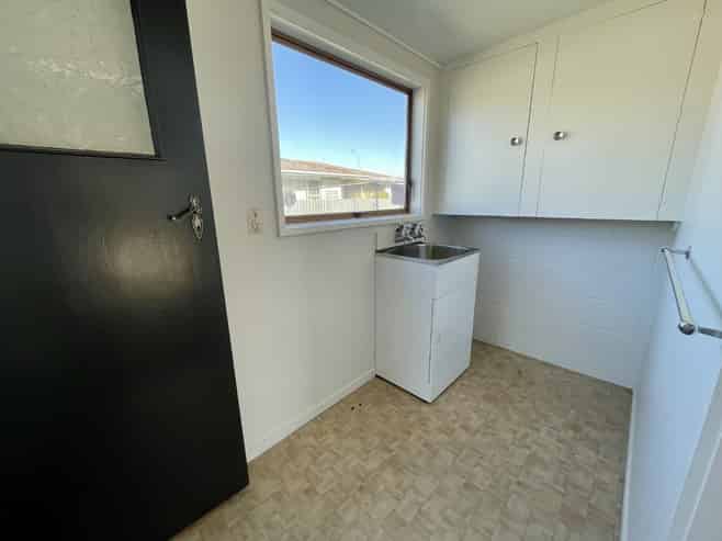 2/408 Southampton Street East, Akina