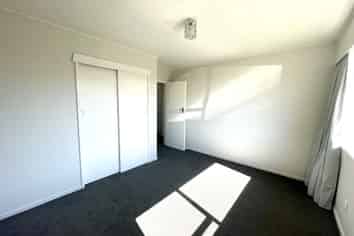 2/408 Southampton Street East, Akina