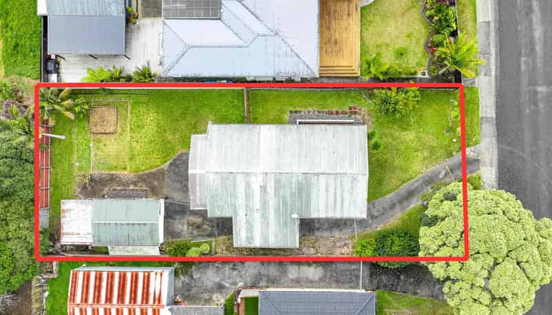 6 Robert Burke Place, Henderson