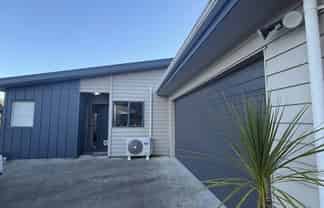 12a Riverstone Drive, Riverstone Terraces