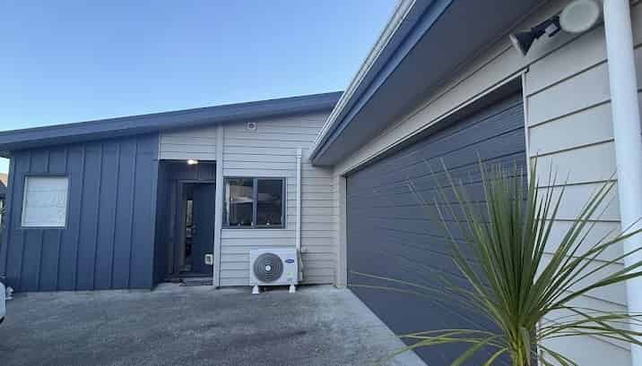 12a Riverstone Drive, Riverstone Terraces