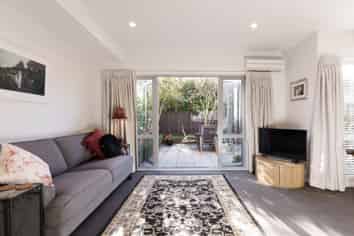 7 Henley Green, Northwood