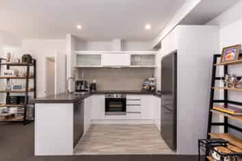 7 Henley Green, Northwood