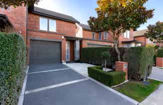 7 Henley Green, Northwood