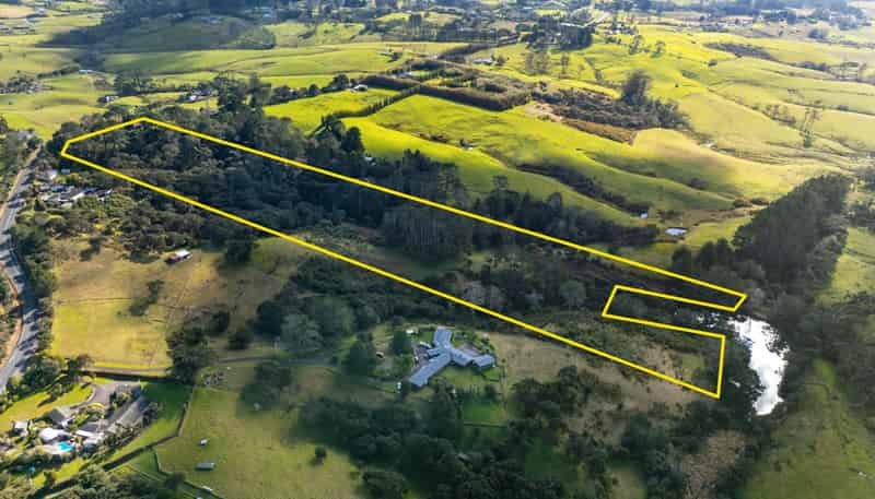 225 Red Hills Road, Henderson
