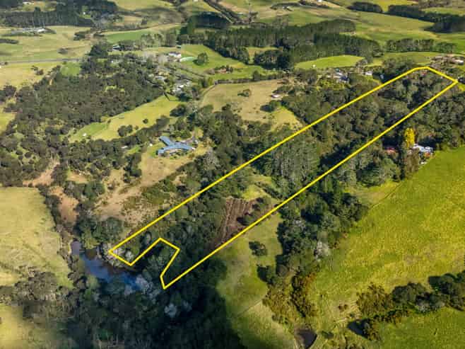 225 Red Hills Road, Henderson