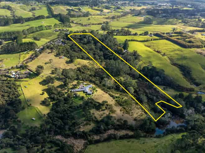 225 Red Hills Road, Henderson