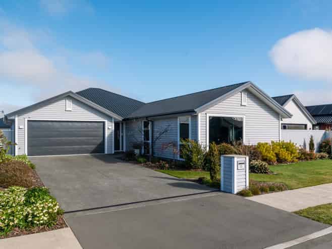 120 Southfield Drive, Lincoln