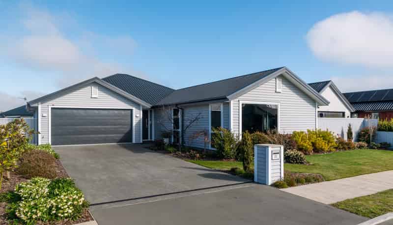 120 Southfield Drive, Lincoln