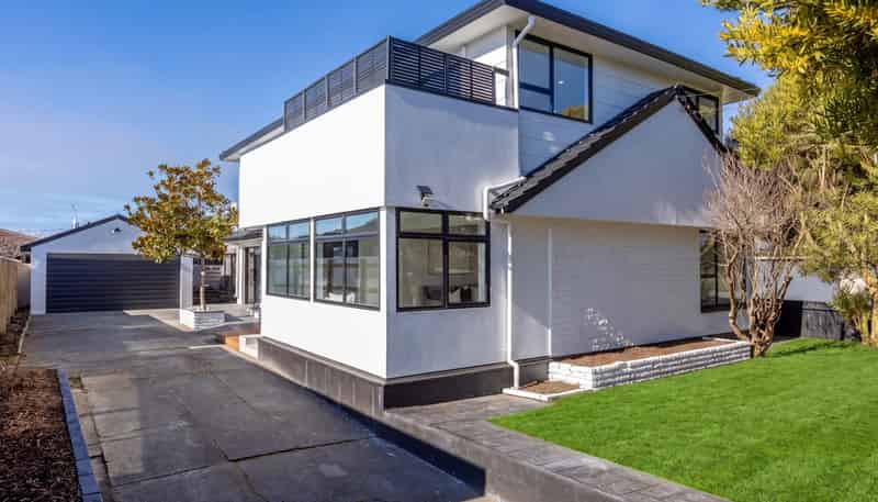 6 Greenhaven Drive, Burwood