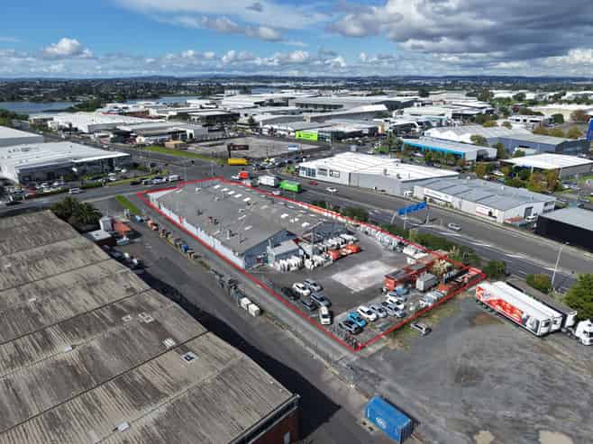 2,463sqm Building | High Profile with YARD 
