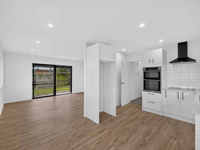 2/63a Mackworth Street, Woolston