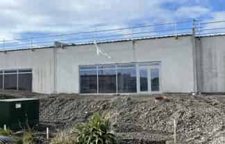 High Profile Showroom/Warehouse