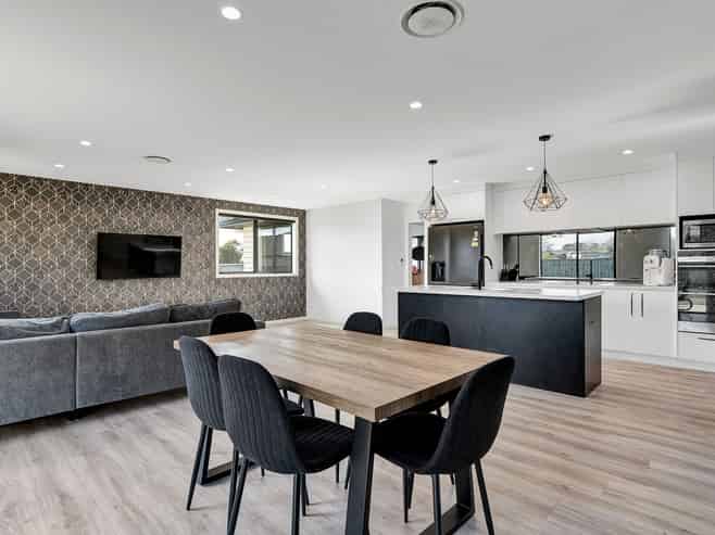 1/118 Brecon Road, Stratford