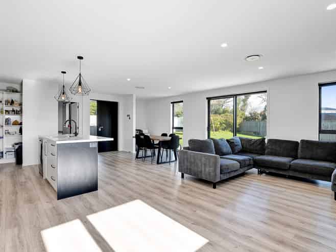 1/118 Brecon Road, Stratford