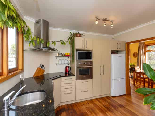 5 Tennis Court Road, Raumati South