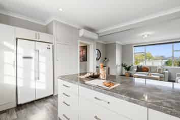 12 Anne Street, GLADSTONE