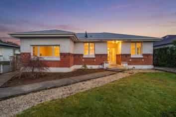 12 Anne Street, GLADSTONE