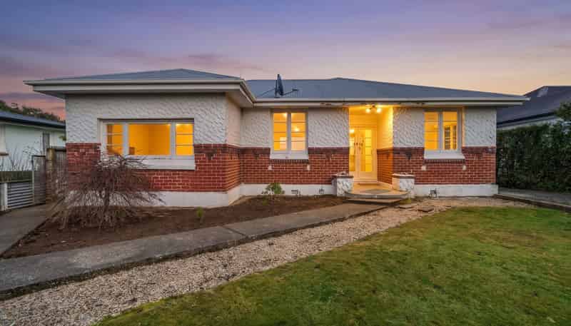 12 Anne Street, GLADSTONE