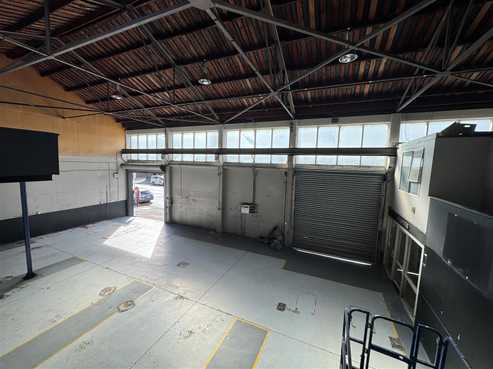 Warehouse With Great Visibility