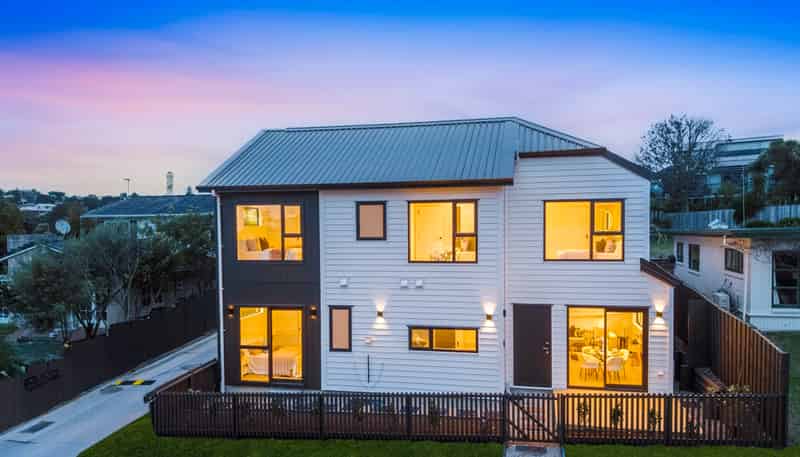1-4/4 King Richard Place, Browns Bay