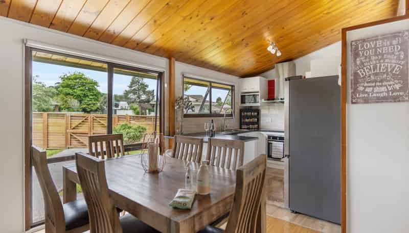 8 Lansdown Place, Papakura