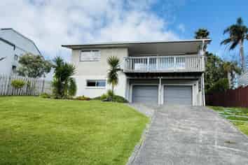 57 Pacific Parade, Army Bay