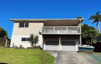 57 Pacific Parade, Army Bay