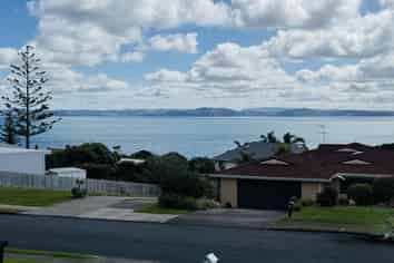 57 Pacific Parade, Army Bay