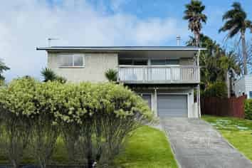 57 Pacific Parade, Army Bay