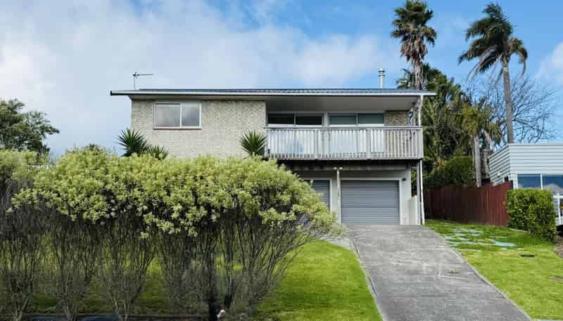 57 Pacific Parade, Army Bay
