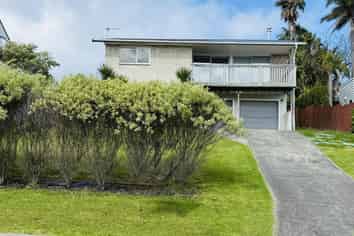 57 Pacific Parade, Army Bay