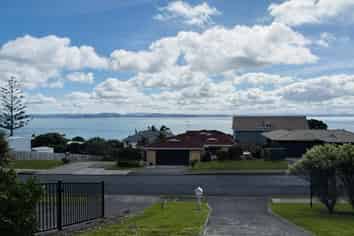 57 Pacific Parade, Army Bay