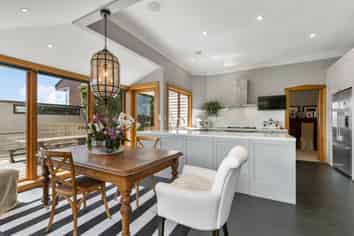 8 Robieson Lane, Roseneath