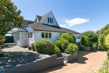 8 Robieson Lane, Roseneath