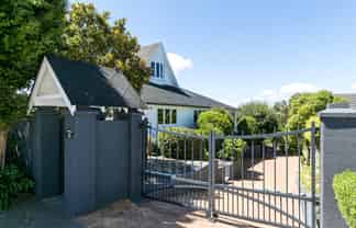 8 Robieson Lane, Roseneath