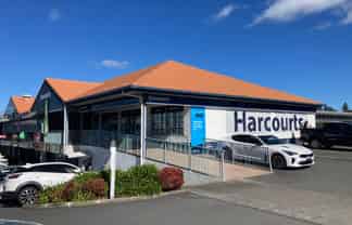 Prime space in Hillcrest shopping centre